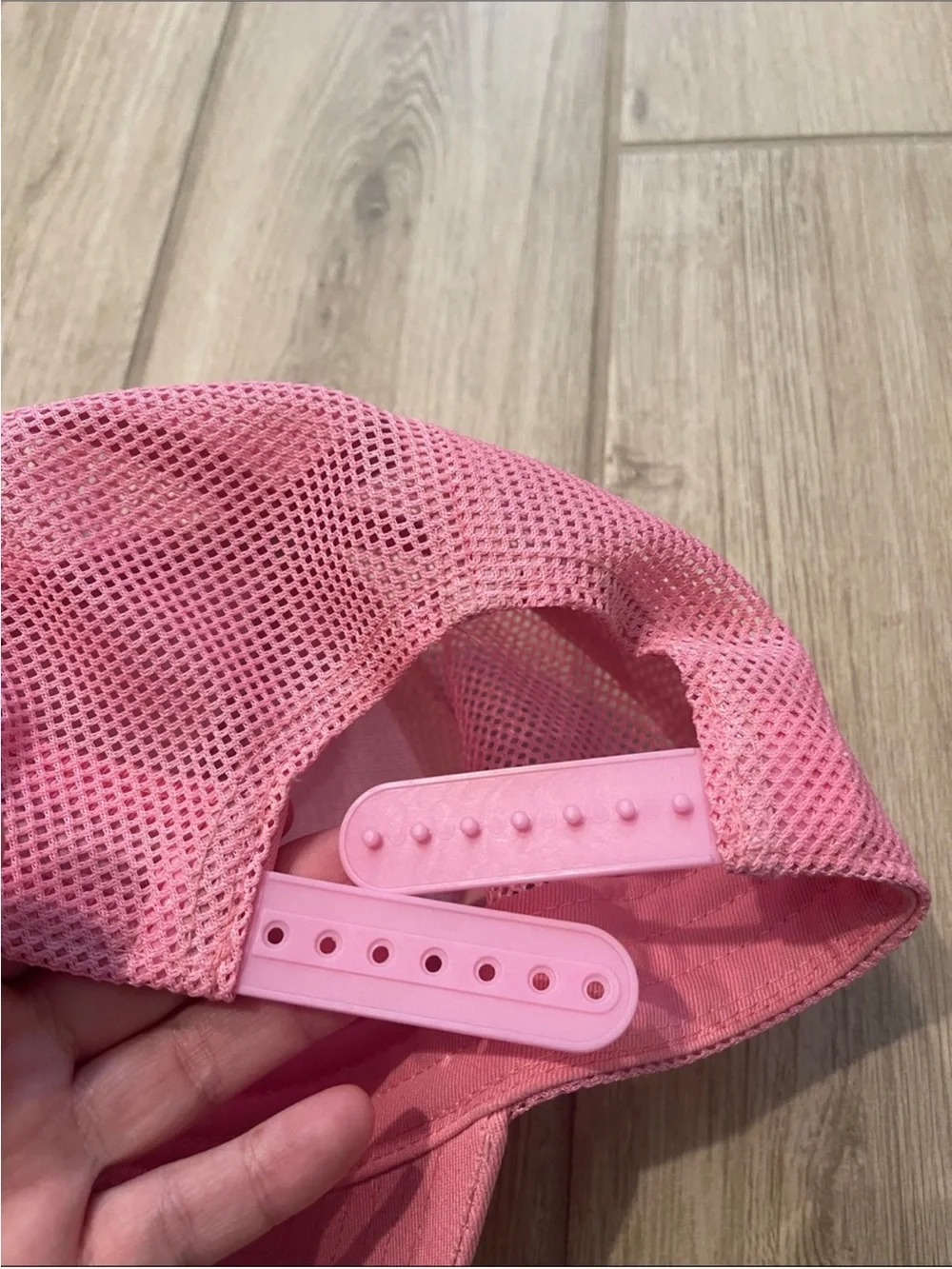 Alo Yoga District Trucker Hat Candy Heart Sweet Pink O/S